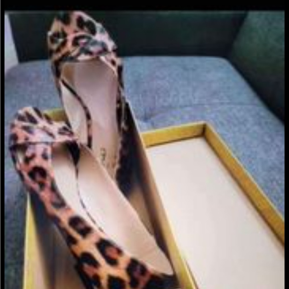 Women flat sandals